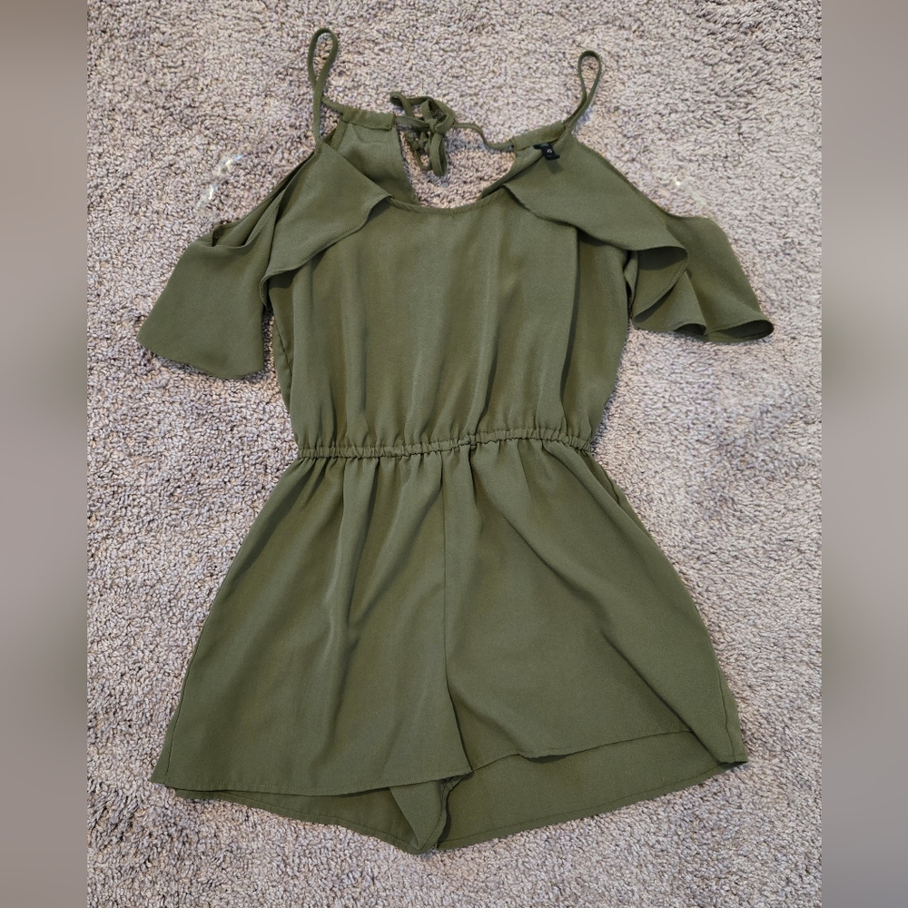 Cold Shoulder Romper - Picture 3 of 5